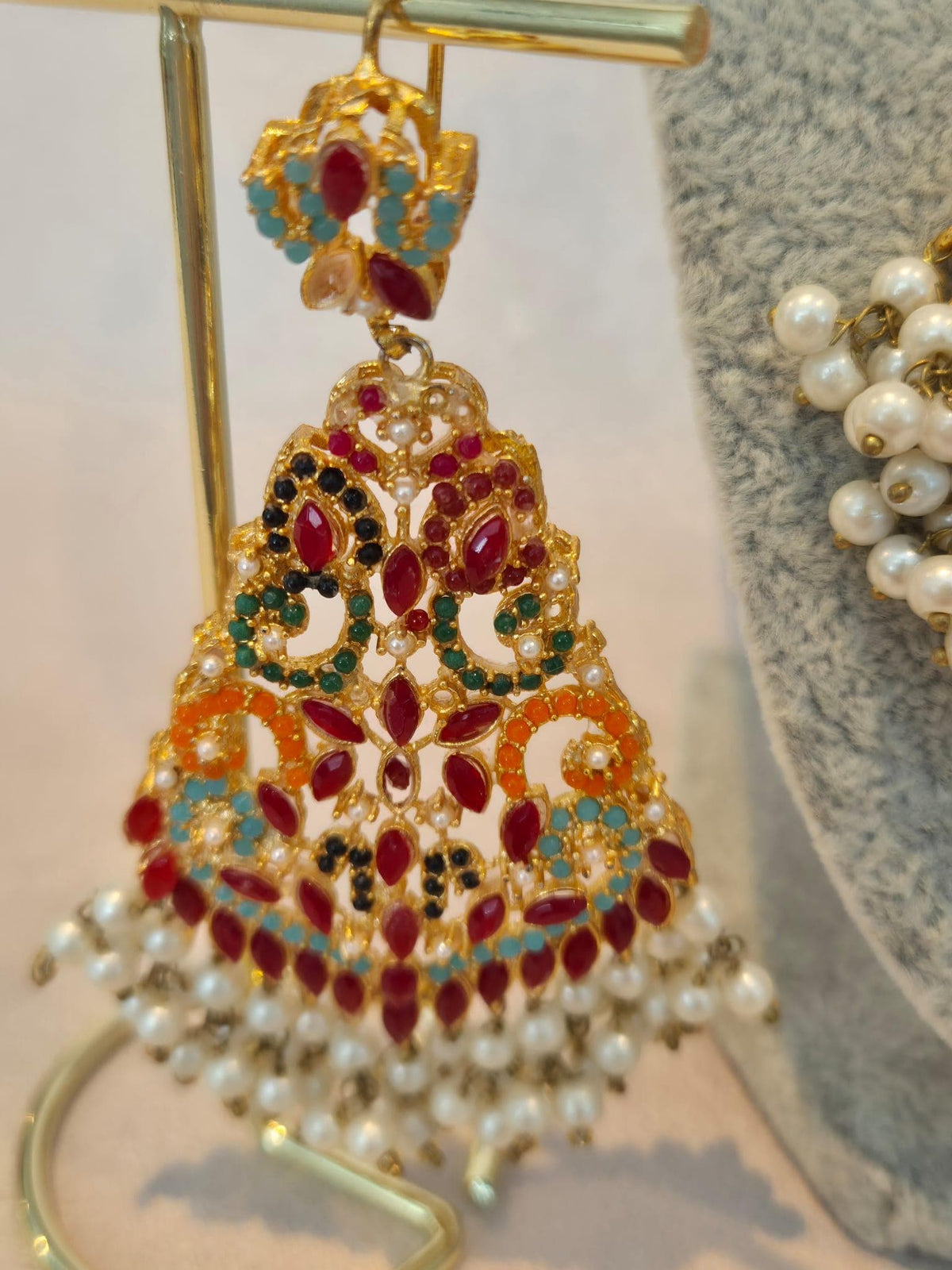 Multicolour Kundan Bridal Choker Set, Pearl Earrings & Maang Tikka (Gold Tone)