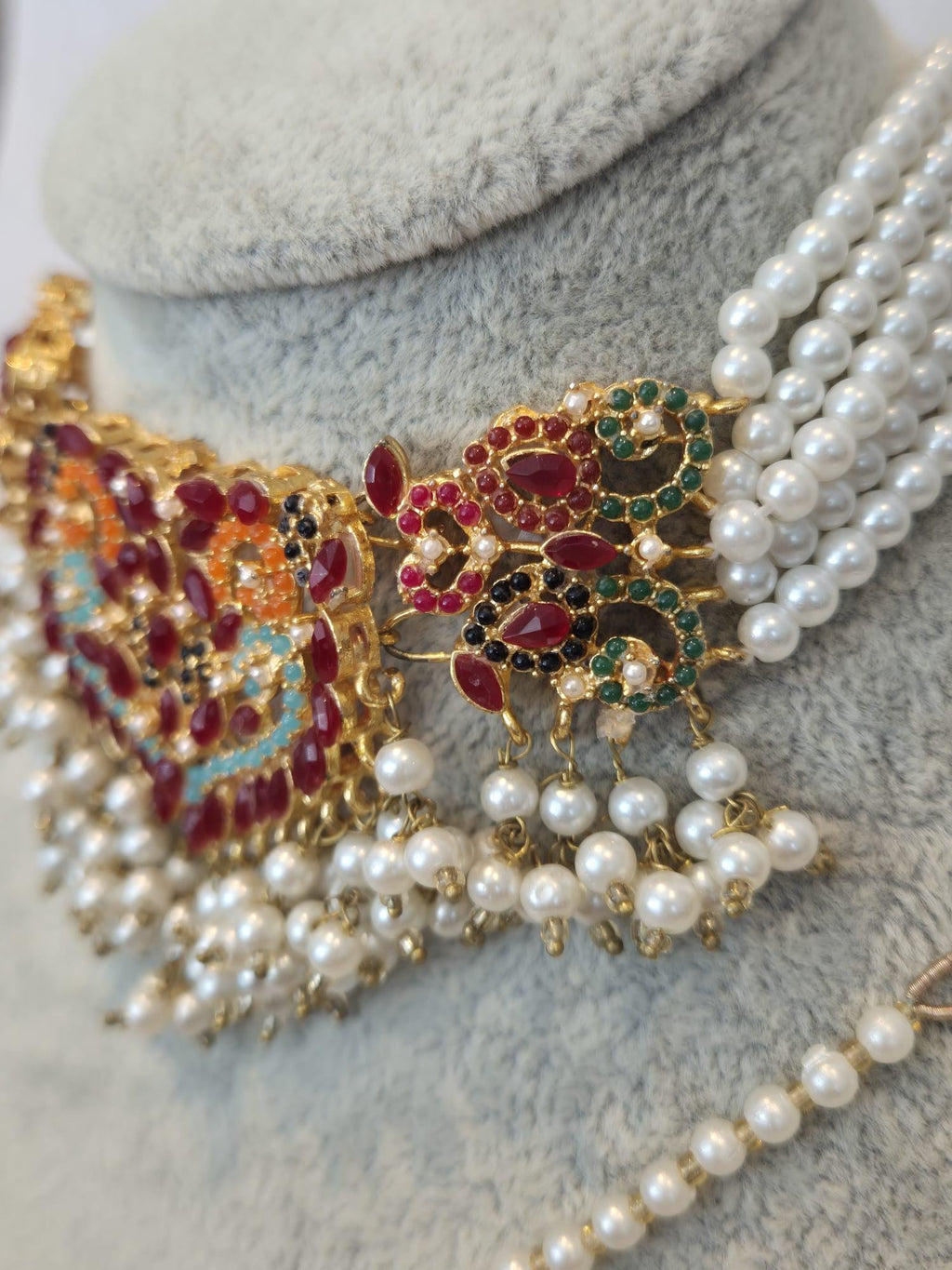Multicolour Kundan Bridal Choker Set, Pearl Earrings & Maang Tikka (Gold Tone)