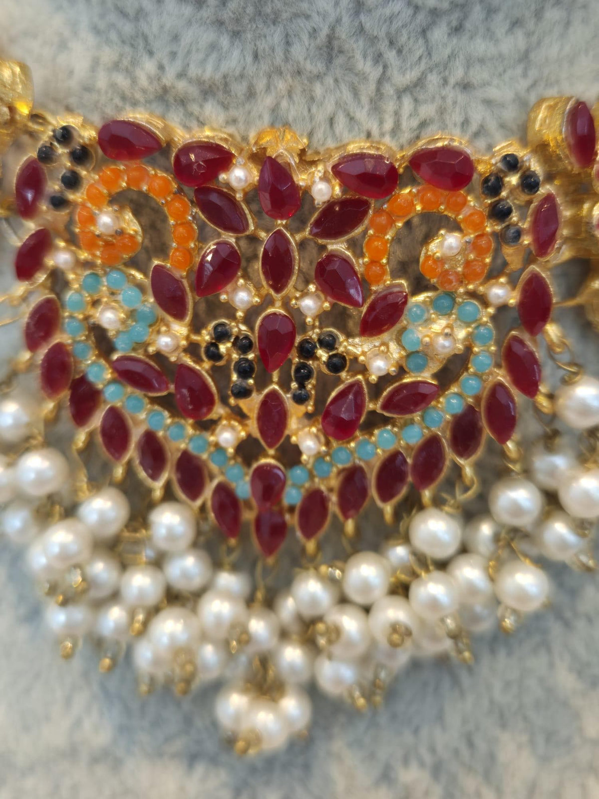 Multicolour Kundan Bridal Choker Set, Pearl Earrings & Maang Tikka (Gold Tone)